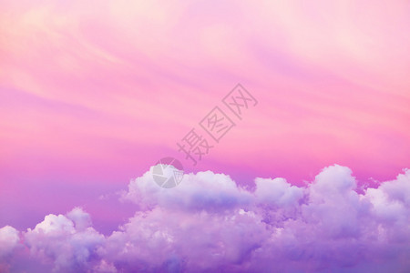 美丽的粉红色天空与云彩图片