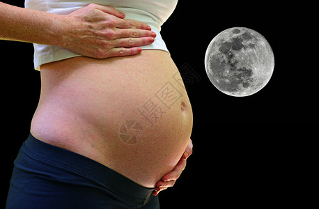 怀孕妇女在满月时临产背景图片