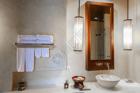 现代大理石在洗手间或旅馆浴室洗手盆图片