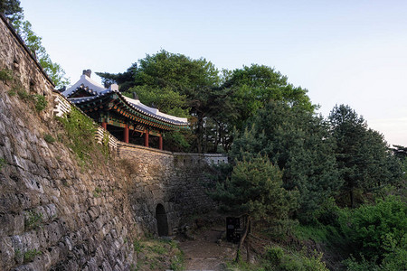 山城毛血旺Namhansanseong堡垒城墙背景