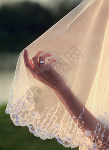 新娘的面纱和手图片
