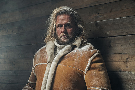 Lumberwish冬季时装男LongBlondeHair和Beard图片