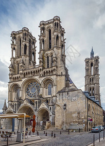 拉昂大教堂是位于法国皮卡第拉昂的12世纪和13世纪哥特式建筑最重要的例图片