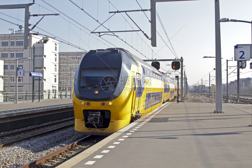火车抵达荷兰阿姆斯特丹Bijlmers图片