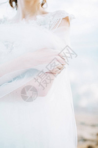 穿着婚纱的年轻新娘新娘时尚背景图片