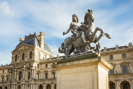 卢浮宫博物馆是世界上最大的博物馆和历史古迹之一法国巴图片