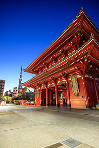 石雕观音寺庙是东京最古老最受欢迎的景点在背景