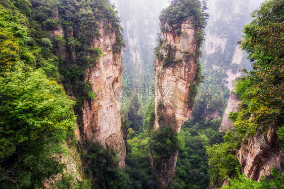 山顶高方尖像深谷的岩石一样在地表景色图片