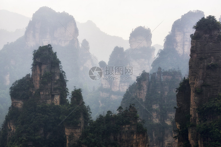 山顶高方尖像深谷的岩石一样在地表景色图片