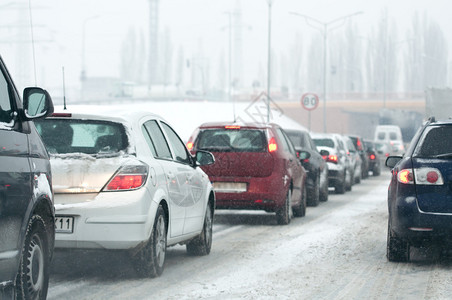 冬季交通堵塞图片