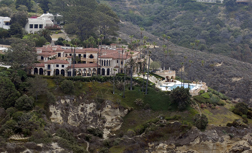圣地牙哥大宅在拉霍山高处一背景图片