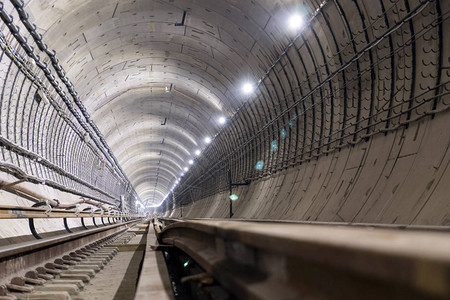 在建的钢筋混凝土管地铁隧道背景图片