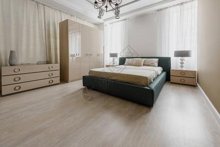 现代装修卧室的大床图片