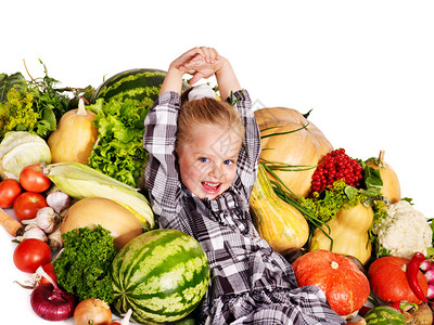有蔬菜的小女孩健康饮食图片