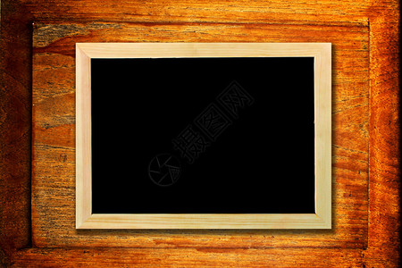 黑板上grunge木制背景图片