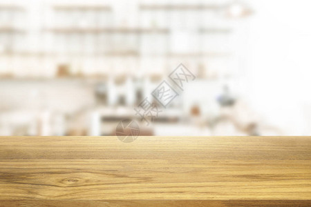 美丽的空木桌和白色的现代厨房咖啡室背景背景图片