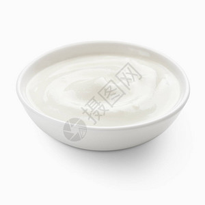 白色背景中的一碗自制酸奶图片