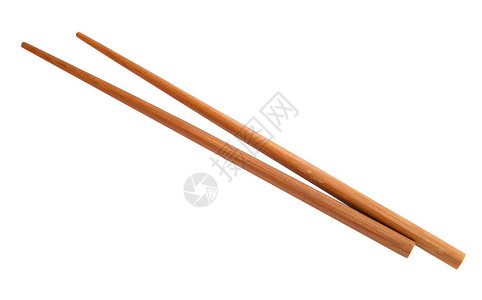 白色背景上的竹筷子图片