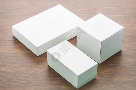 木制背景上模拟的空白盒子背景图片