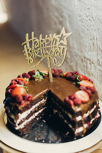 蛋糕摊的蛋糕和生日图片