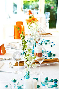婚礼或晚餐活动的餐桌布置浅深度图片