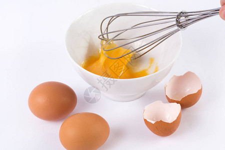 用白碗将鸡蛋排在白碗里图片