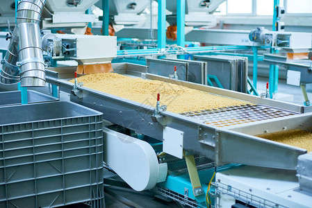现代食品工厂生产工艺的作物切片图片
