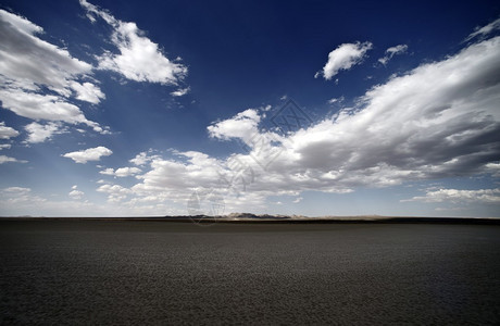 干燥的Lakebad莫哈韦沙漠图片