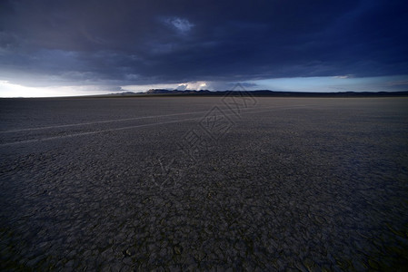 干湖床莫哈韦沙漠陆湖景观加利图片
