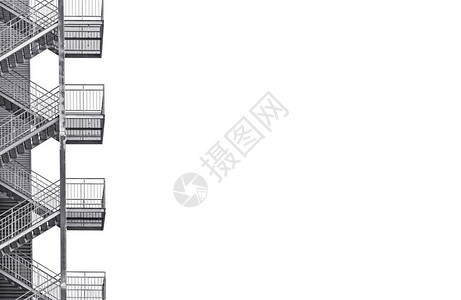 白色背景上隔离的金属工业楼梯图片