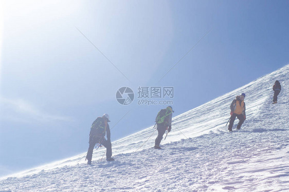 专业的登山队图片