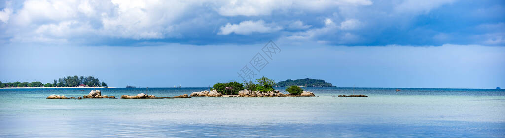 宾坦岛全景天空蓝海水清图片