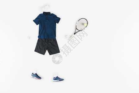 运动服与运动鞋和网球拍与图片