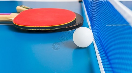 乒乓球网和打乒乓球的设备图片