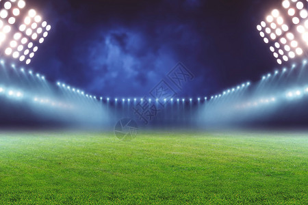 夜间空旷的足球场景观图片