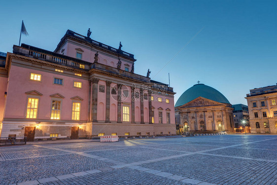 柏林歌剧院和黎明时圣赫图片