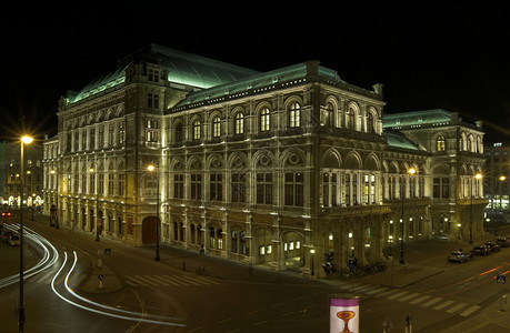 维也纳歌剧院的夜景图片