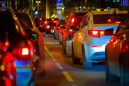 夜晚道路堵车背景图片