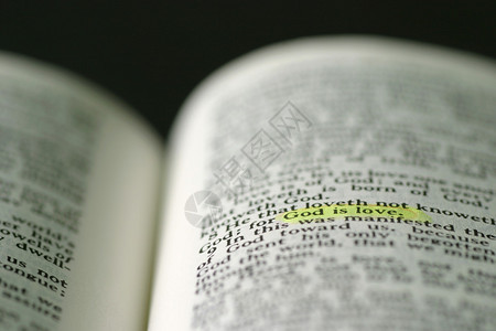 圣经特写中的标记短语背景图片