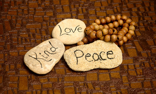 以和平爱和善良的默念之言与岩图片