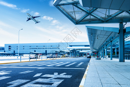 上海浦东国际机场的交通路背景