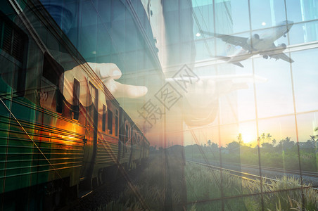 商人持有平板电脑和火车飞机作为商业运输或物流概念的双重曝光右手图片