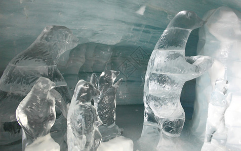 瑞士少女峰冰隧道的冰雕图片