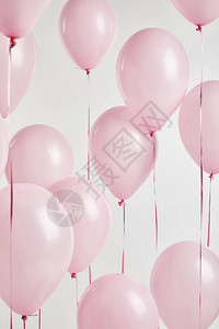 白色上隔离的装饰粉红色空气背景图片