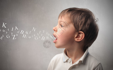儿童说话和字母表从图片