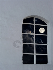 窗外的月亮图片