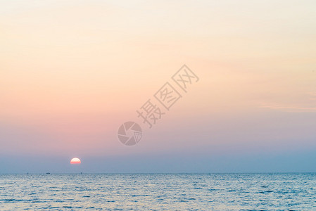 海上日落复古滤镜图片