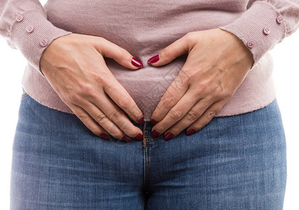 女按下腹部作为月经期止痛手势或妇科问题图片