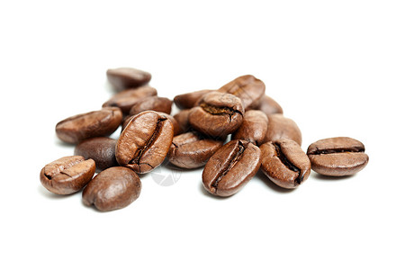棕咖啡豆在白色背景上带5图片