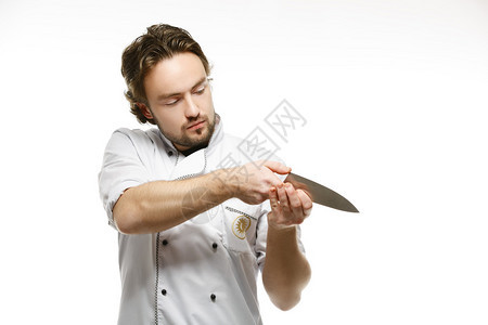 白色背景上的厨师磨刀孤立图片